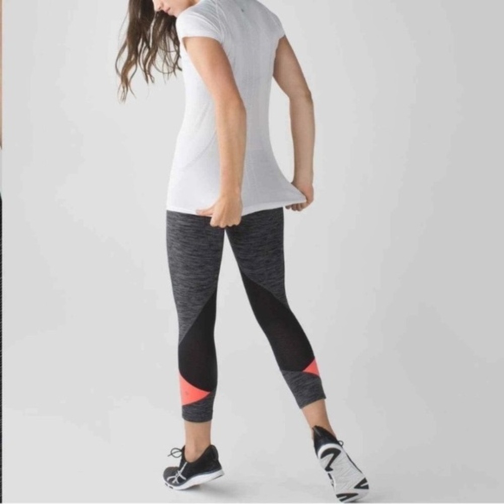 Lululemon Pace Rival Crop in Wee Are From Space/Black Slate/Grapefruit Size 6